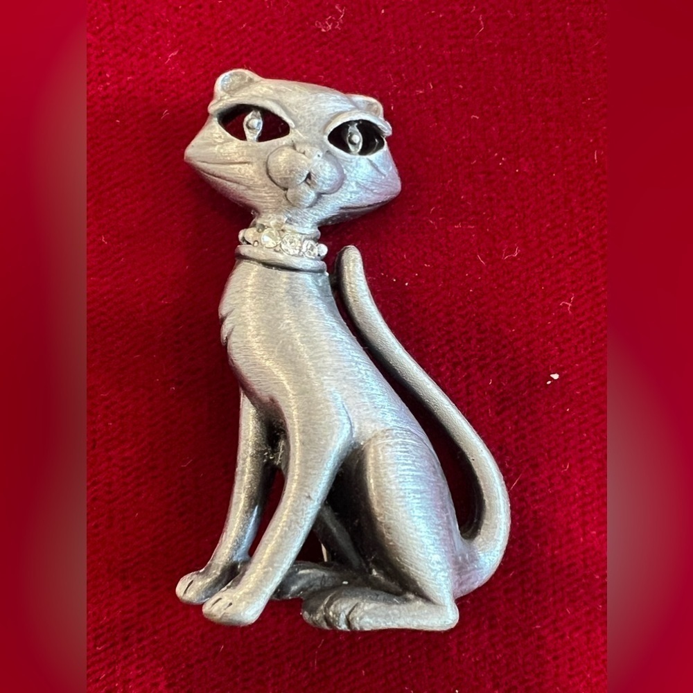 Vintage cat grey brooch